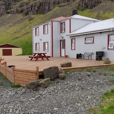 Guesthouse Stekkatun Skalafell ภายนอก รูปภาพ